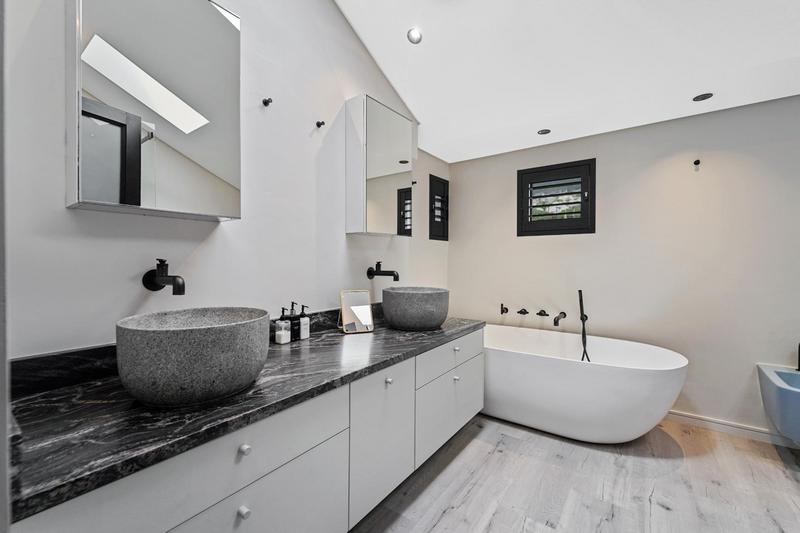 5 Bedroom Property for Sale in Bantry Bay Western Cape
